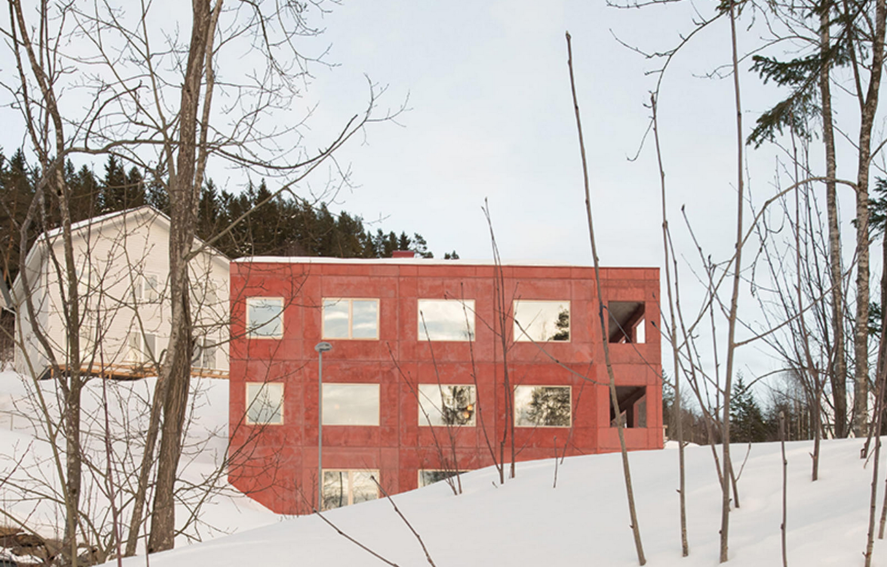 House in red concrete Foto: Sanden + Hodnekvam